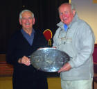Les wins the trophy