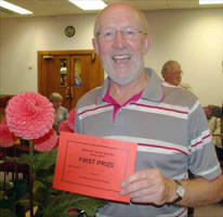 Paul wins small ball dahlia class 11